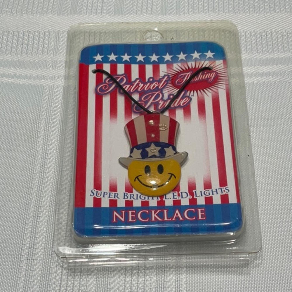 Patriots Pride Flashing Necklace Smiley Face with Red, White and Blue Top Hat